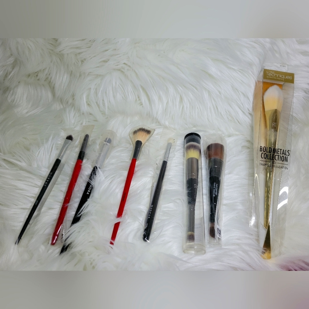 Lot of new/not used make-up brushes